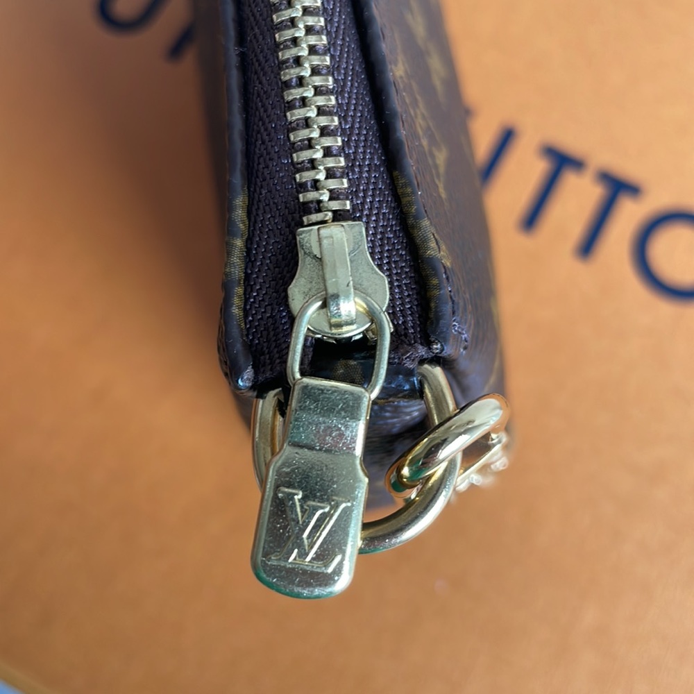 Louis Vuitton Mini Pochette Accessoires - Picture 5 of 7